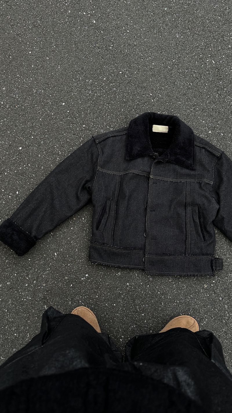 (Premium) Cutting open denim mustang