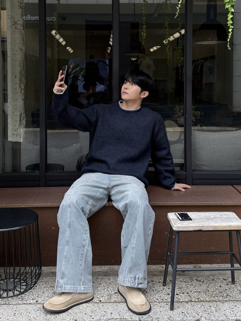 Hoshi line round knitwear