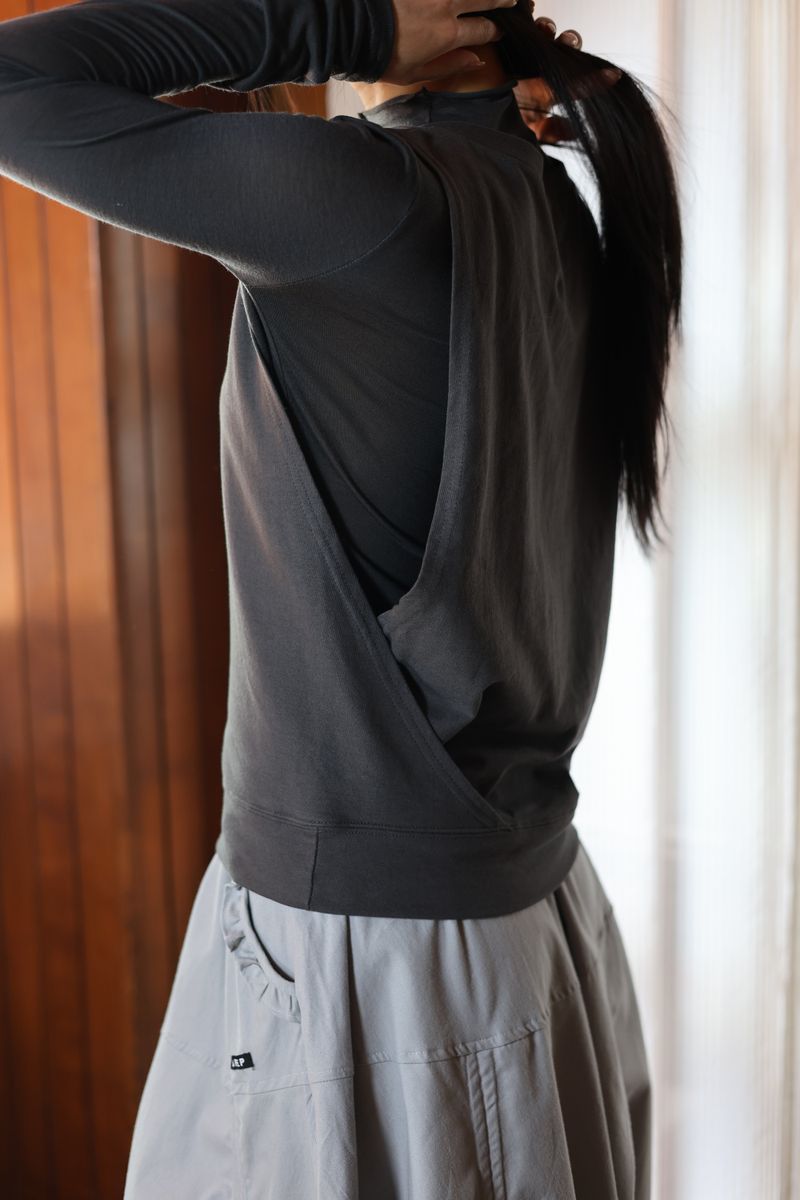 eyelet vest_charcoal