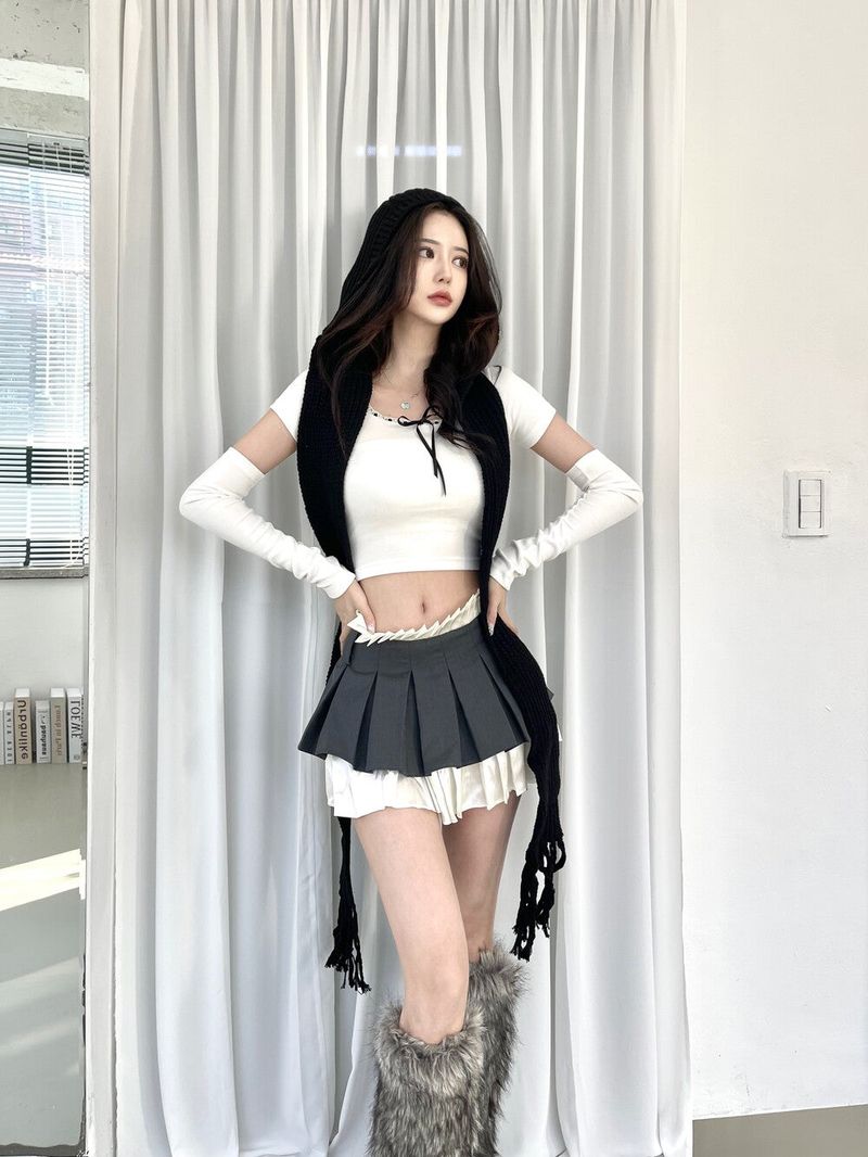 1131. Satin layered mini pleats sk