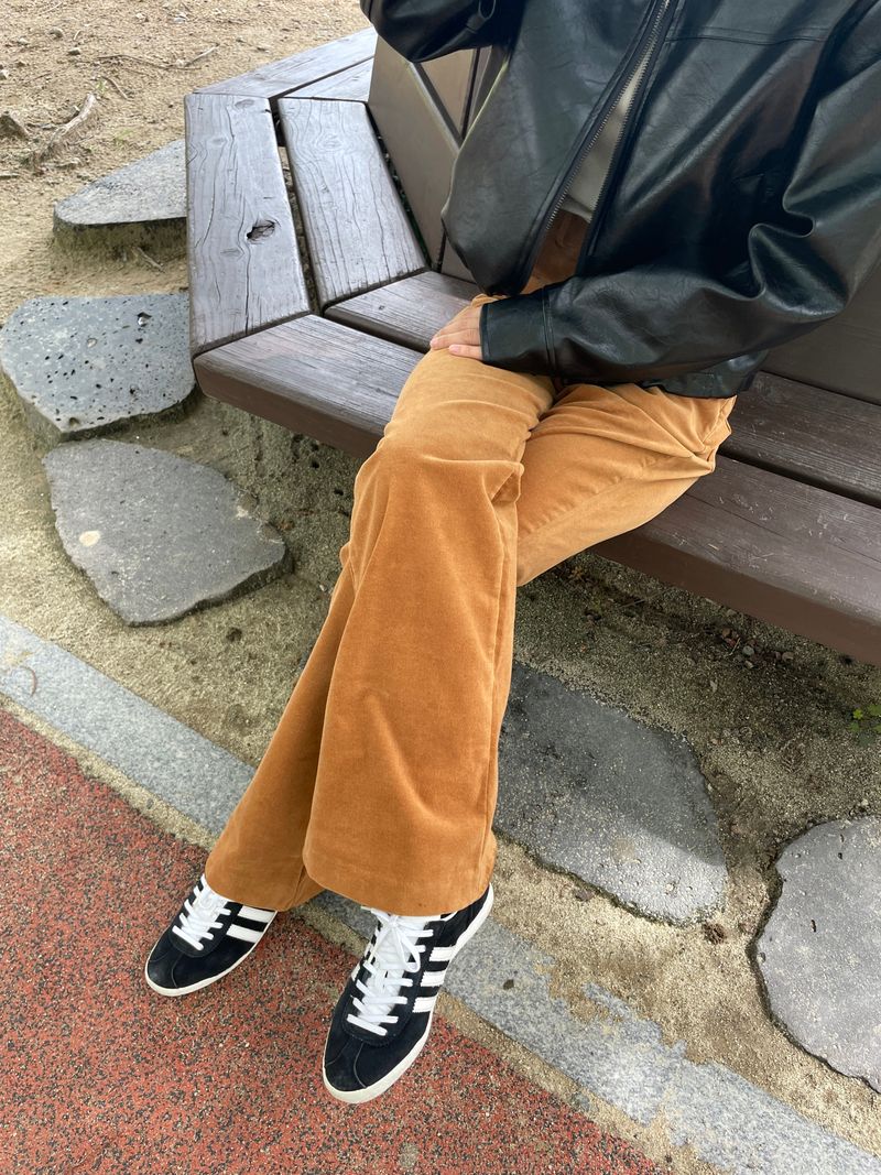 Suede slim bootcut pants