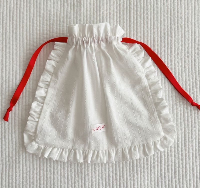 Initial Label Frill Pocket Red String Medium Size