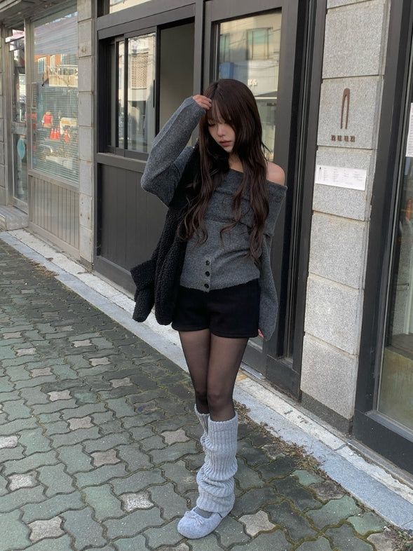 Denp Button Off-Shoulder Loose-Fit Knit
