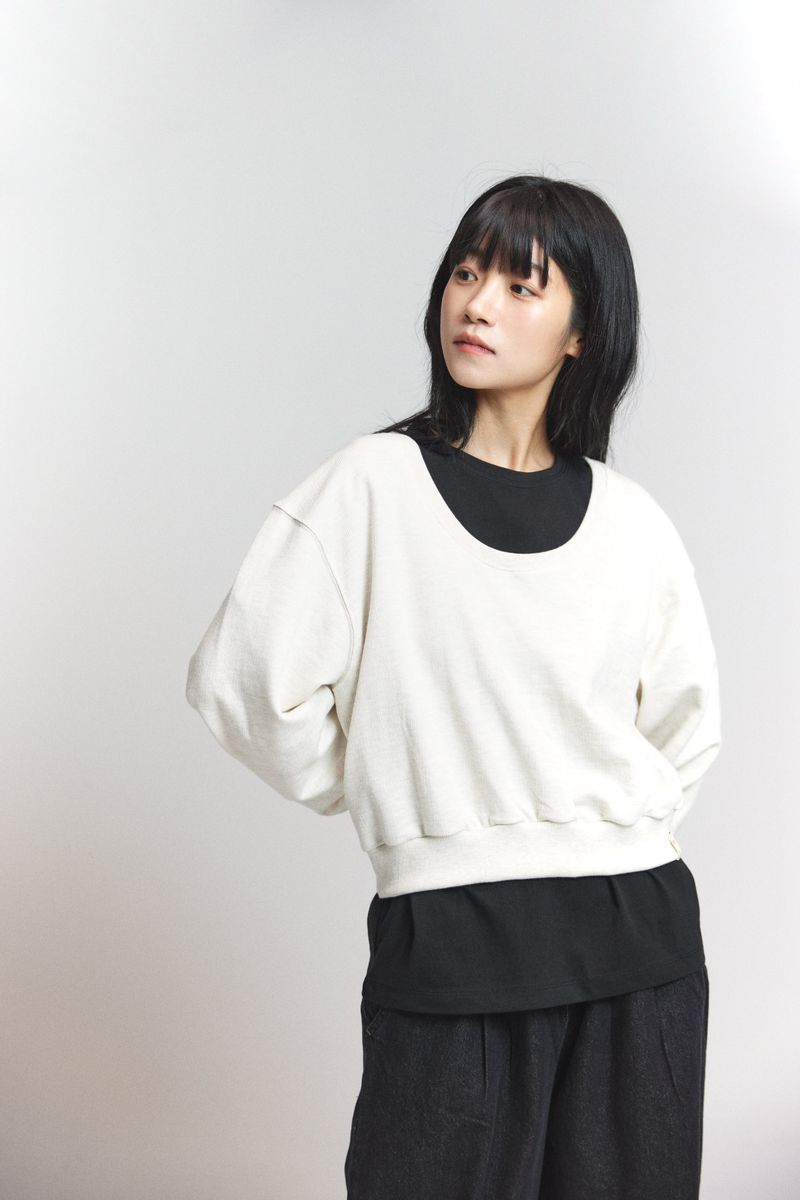 U-neck crop sweatshirt / Oatmeal