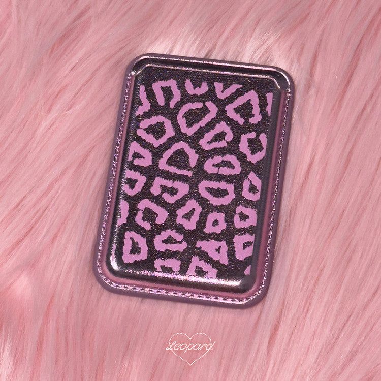 SOLARBEEAM(ソーラービーム)の「Leopard Silver Pink MagSafe Card Wallet(Smartphone Accessories)」