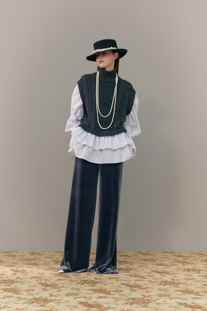 Knit vest blouse
