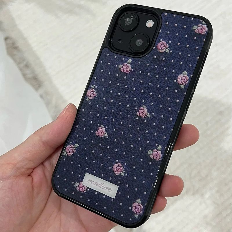 venitore（ヴェニトー）の「[MADE][マグセーフグラスバンパーケース]パラ刺繍ニットケース ネイビー（スマホグッズ/小物）」