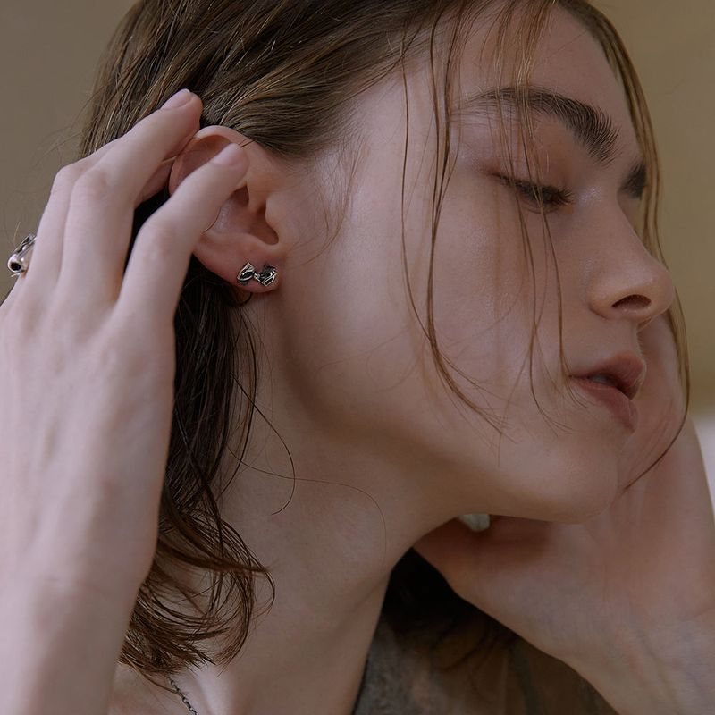 Third Movementの「Mini Pleated Ribbon Earring (Antique Silver)(Accessories)」