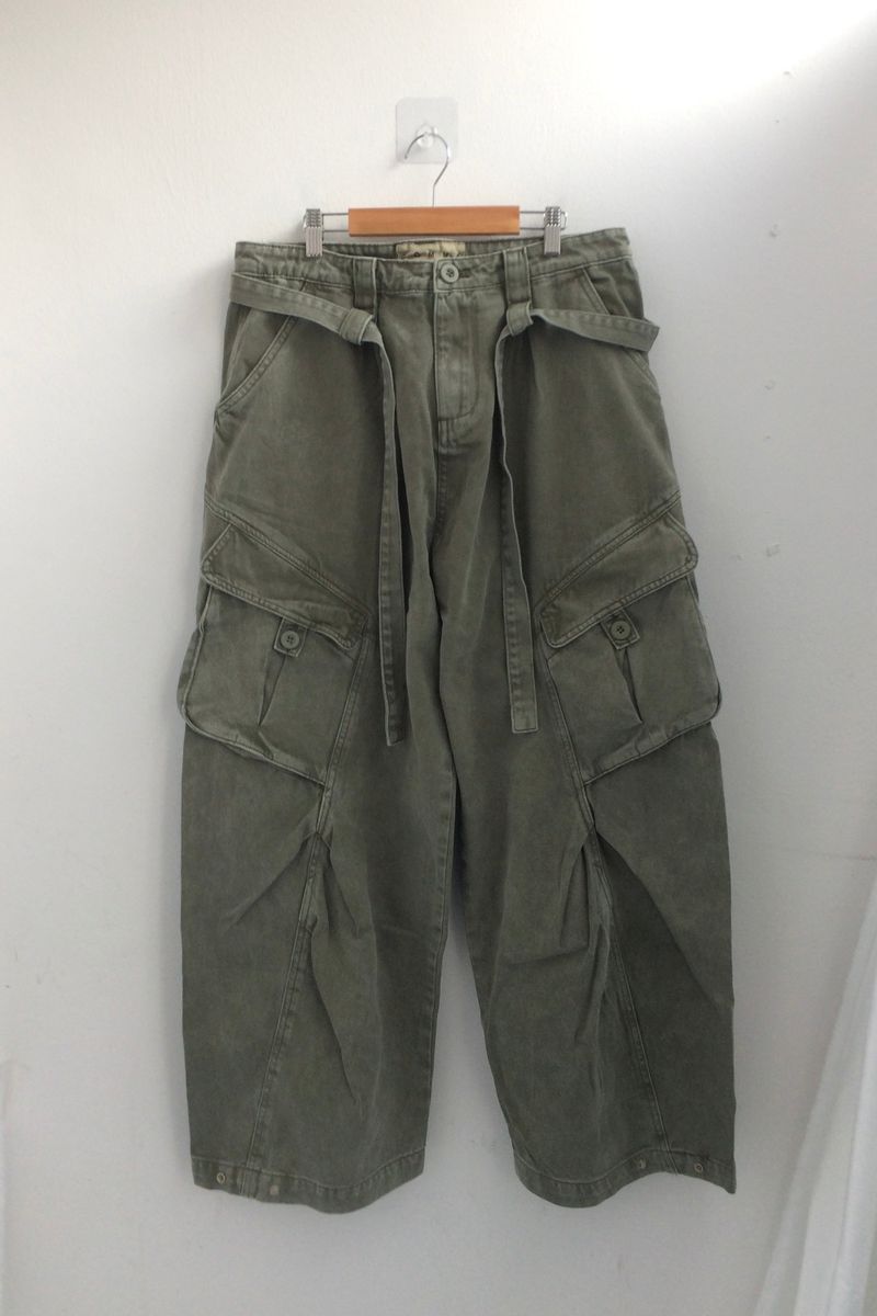 Pocket cargo strap pants
