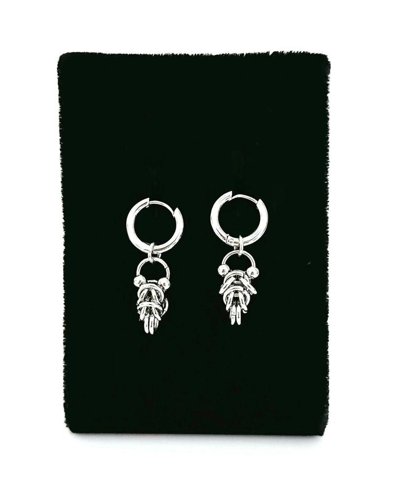 BUZZERBE（ブザービー）の「Spike Chainmail Earring（Accessories）」