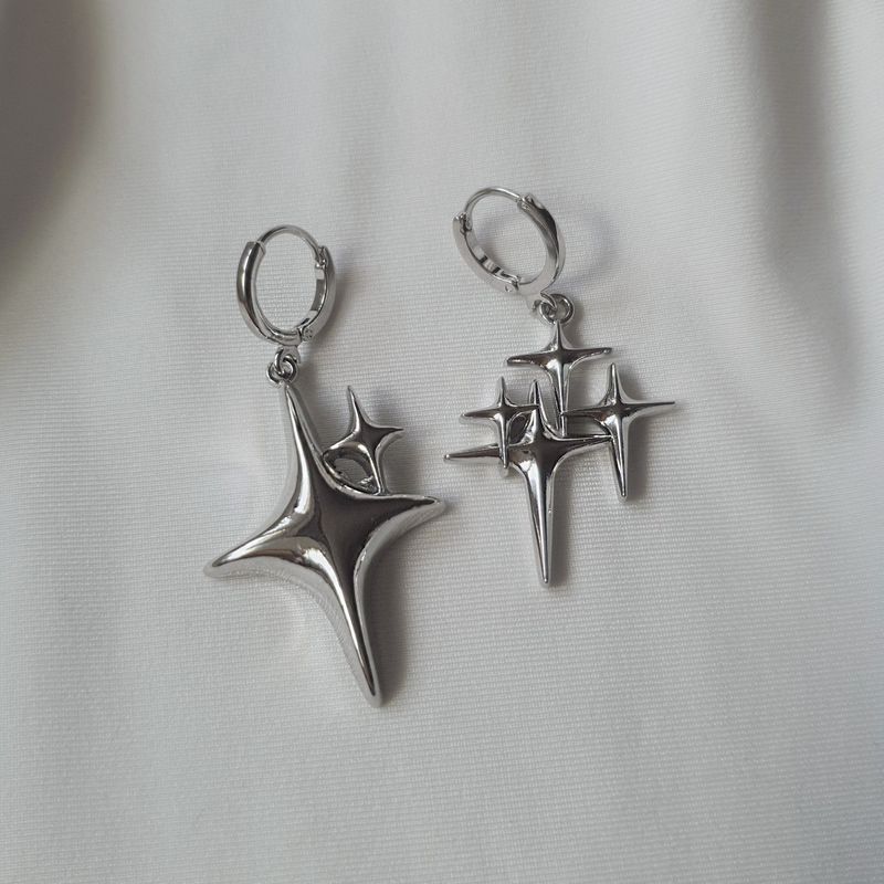 [Aespa Karina, IVE Gaeul Piercing] Sparkle Sparkle Huggies Piercing
