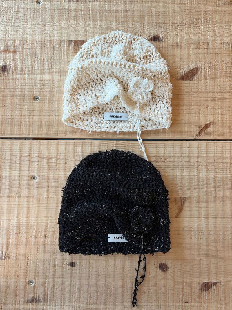 Fluffy Clover Beanie-Black