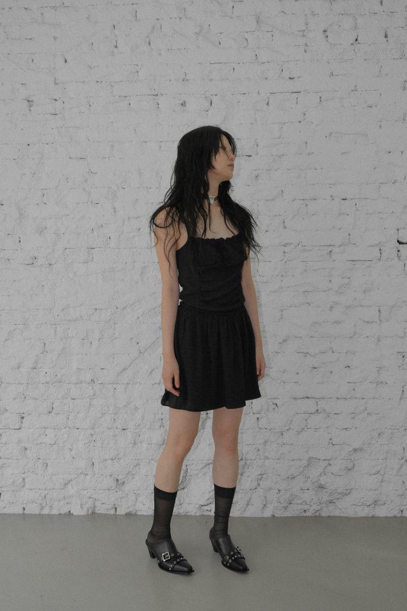 Bold strap mule