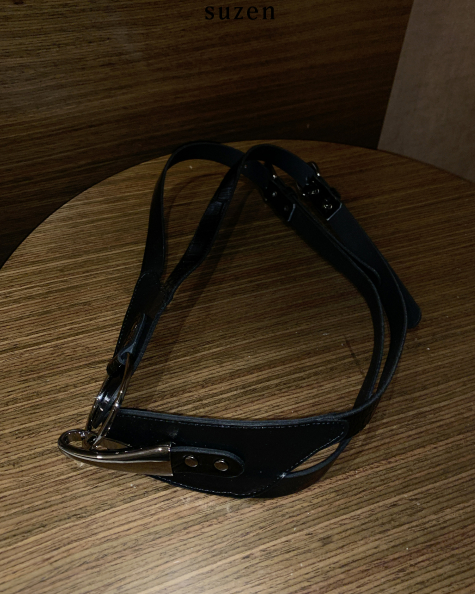 mozzare hook y2k big belt