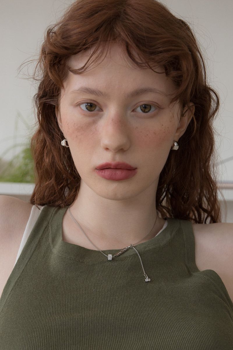 3 pendant point with slim chain necklace