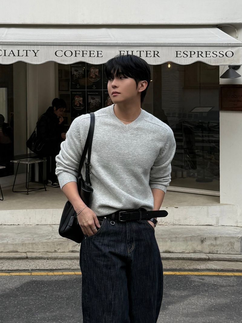 Settle line v-neck knitwear