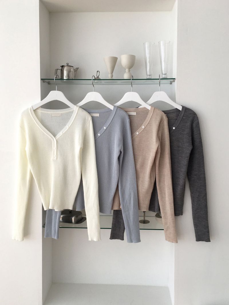 Usual v button knit