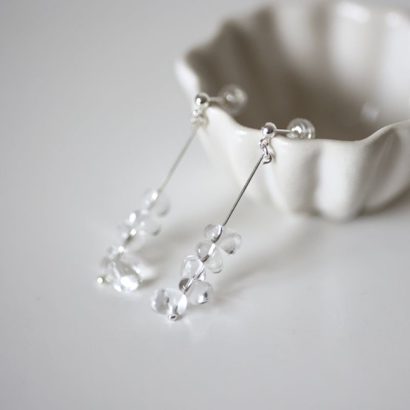 heim（ハイム）の「Drop Pebble White Crystal Silver 925 Pierce handmade（Accessories）」