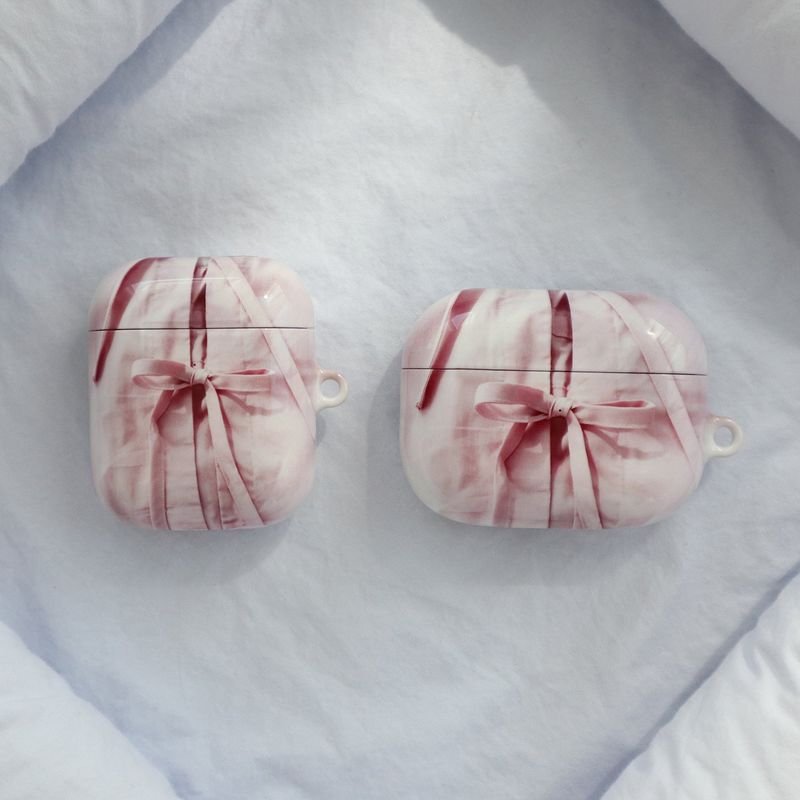 hioo（ハイウ）の「ピンクリボンairpods ケース（スマホグッズ/小物）」
