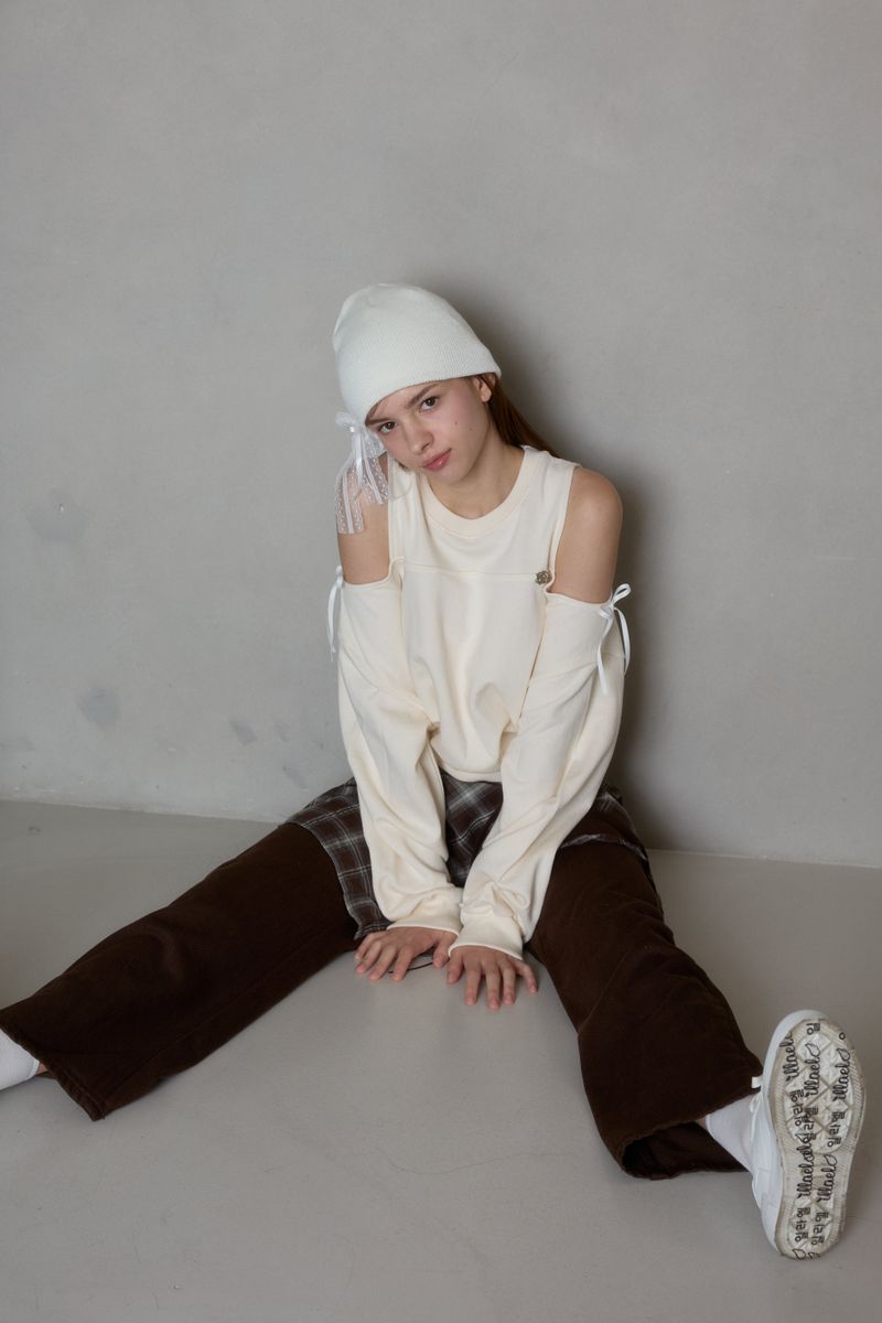 RIBBON CUT OUT SWEATSHIRT