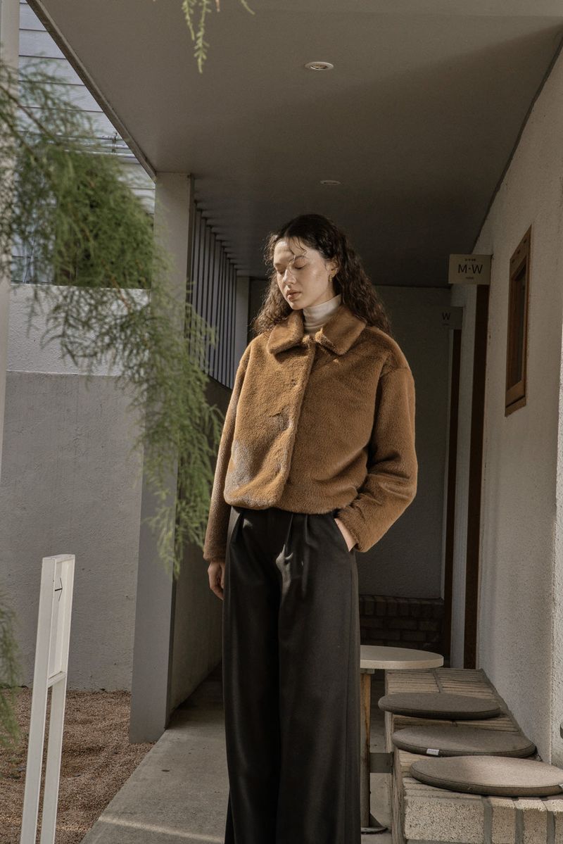 FAKE FUR SHORT COAT_BROWN