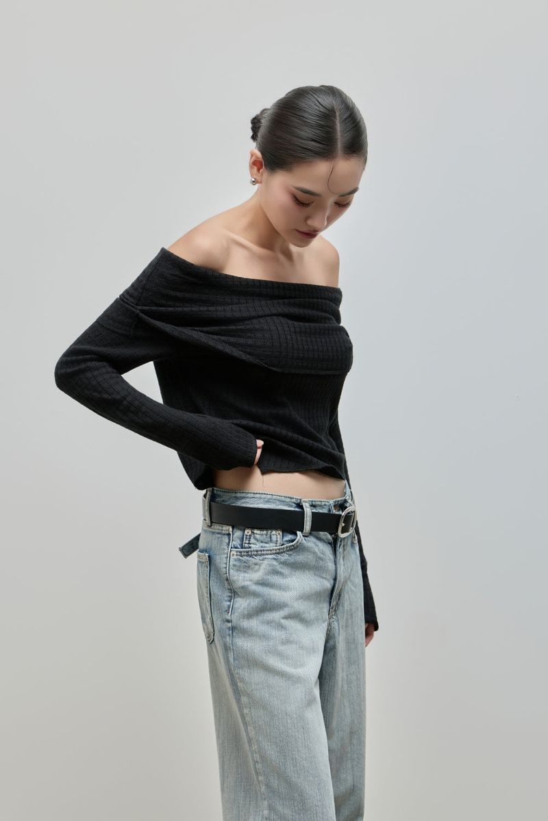 Cowl-neck Open Shoulder Tee_Black