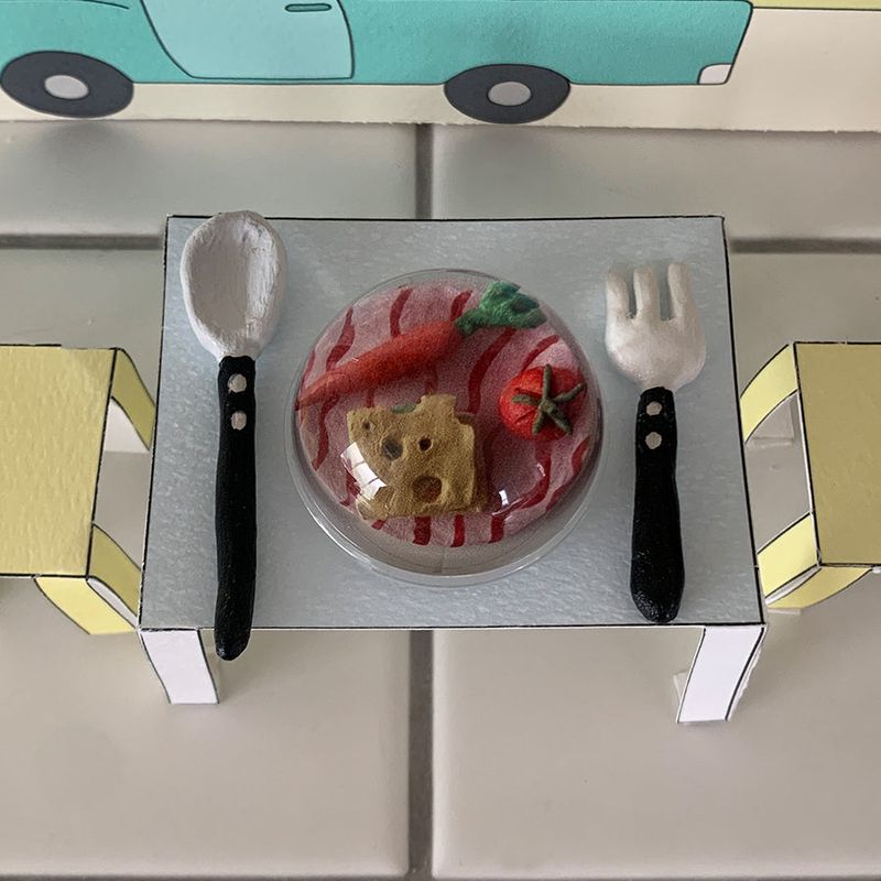 inimini（イニミニ）の「cheese plate griptok（Smartphone Accessories）」