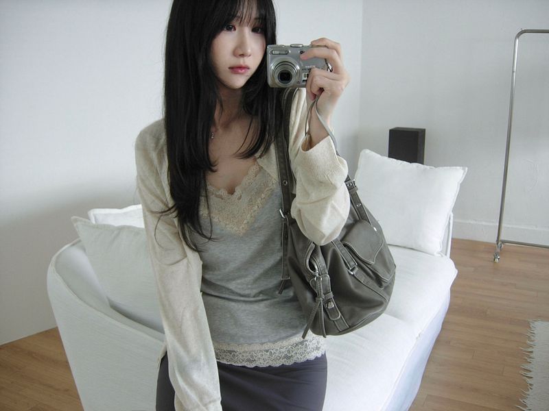 Cindy Lace Sleeveless (one color)