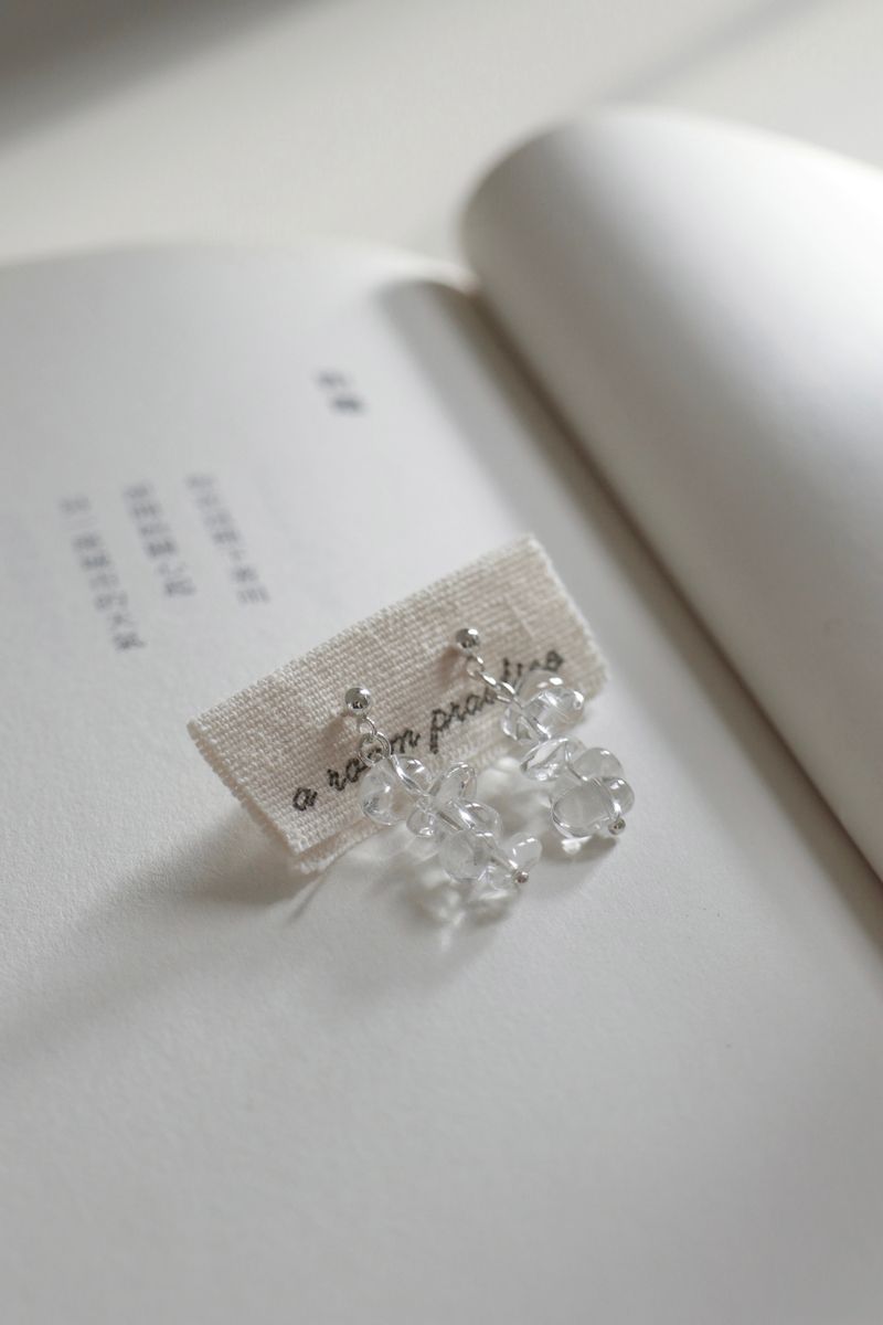 Pebble White Crystal Silver 925 Pierce handmade