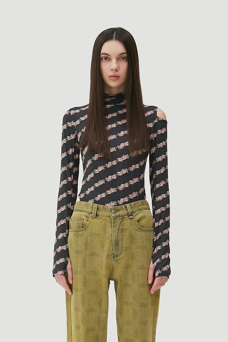 APIECEOFCAKE（ピースオブケイク）の「Flower Pattern Turtleneck_Black（Tops）」