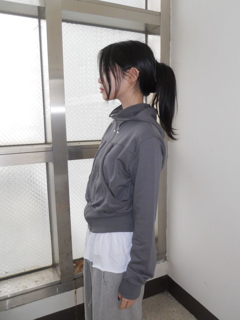 stud hood zip-up