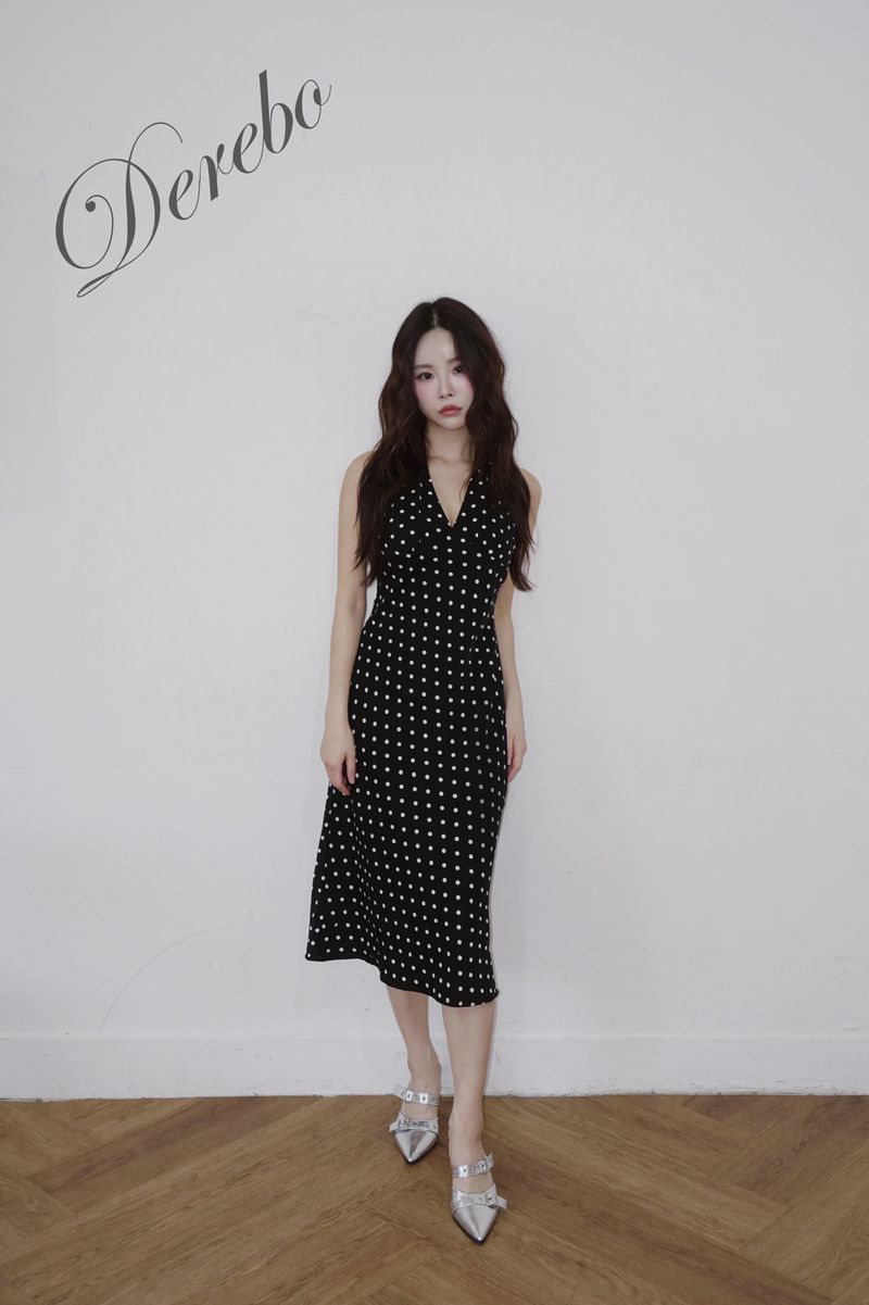 dot halter-neck sleeveless V-neck long dress