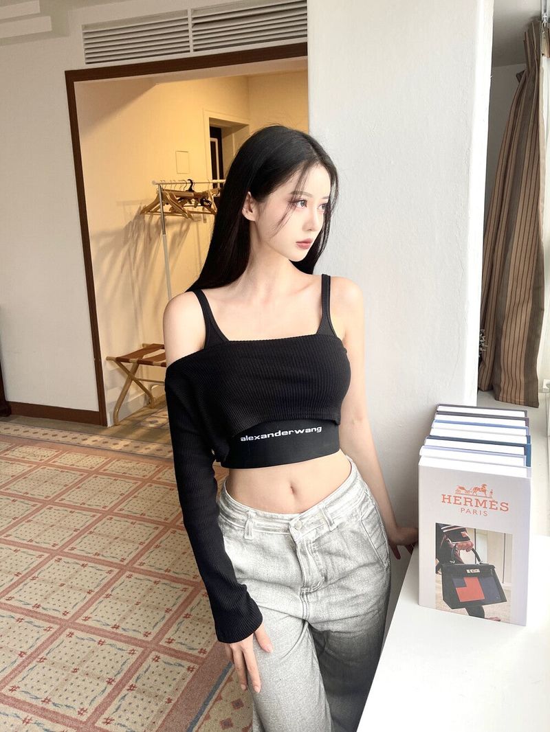 1008. One sleeve off crop T (2color)