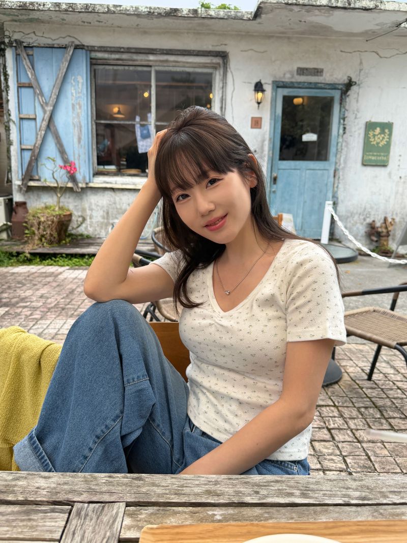 DEARBYME（ディアーバイミー）の「[Pinter Mood🌷]フロリン VネックパンチングシャーリングTシャツ（トップス）」