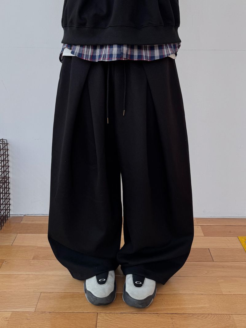 ESOO(イス)の「Slouchy Bonded Pants (3 Colors)(Pants)」