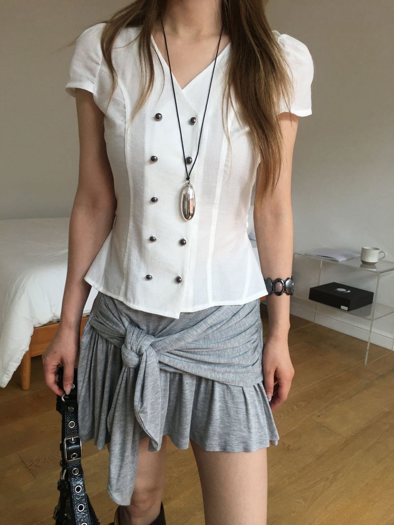 nobiyaka(ノビヤカ)の「Double button v blouse(Tops)」