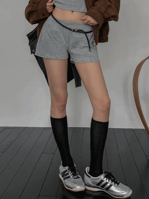 ULAN(ユレン)の「studded ribbed low-rise shorts(Pants)」