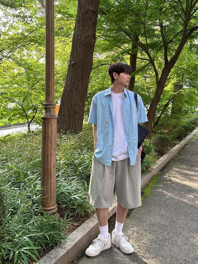 Lur One tuck Bermuda pants