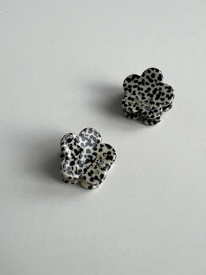 MOSXE（モスクス）の「Sesame flower ミニヘアクリップ (1ea)（ヘアアクセサリー）」