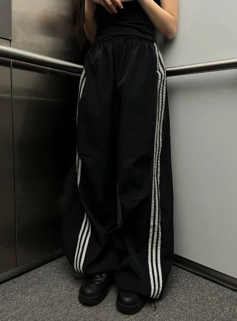 SIAOSIKO（シアオシコ）の「シルバーエッジラインワイドレッグパンツ（パンツ）」