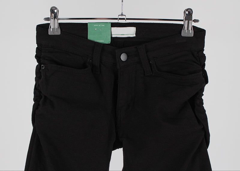 HIP SHIRRING BOOTS CUT PANTS