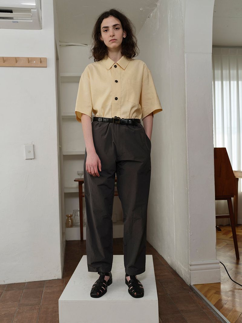 YOUNGOH(ヨンオ)の「DRAW STRING PANTS CHARCOAL(Pants)」