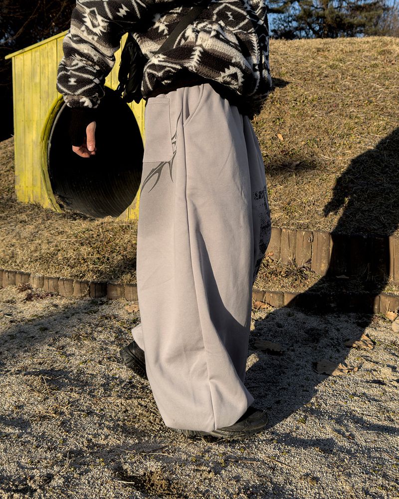 Poki Big Wide Lettering Sweat Pants