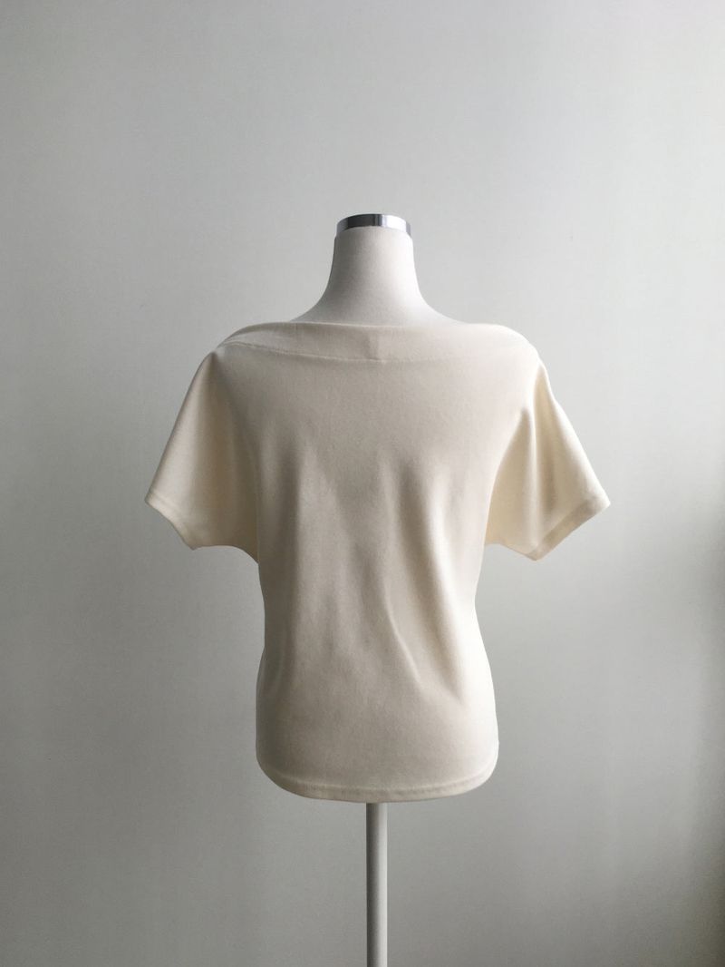 Danchu pintuck off-shoulder T