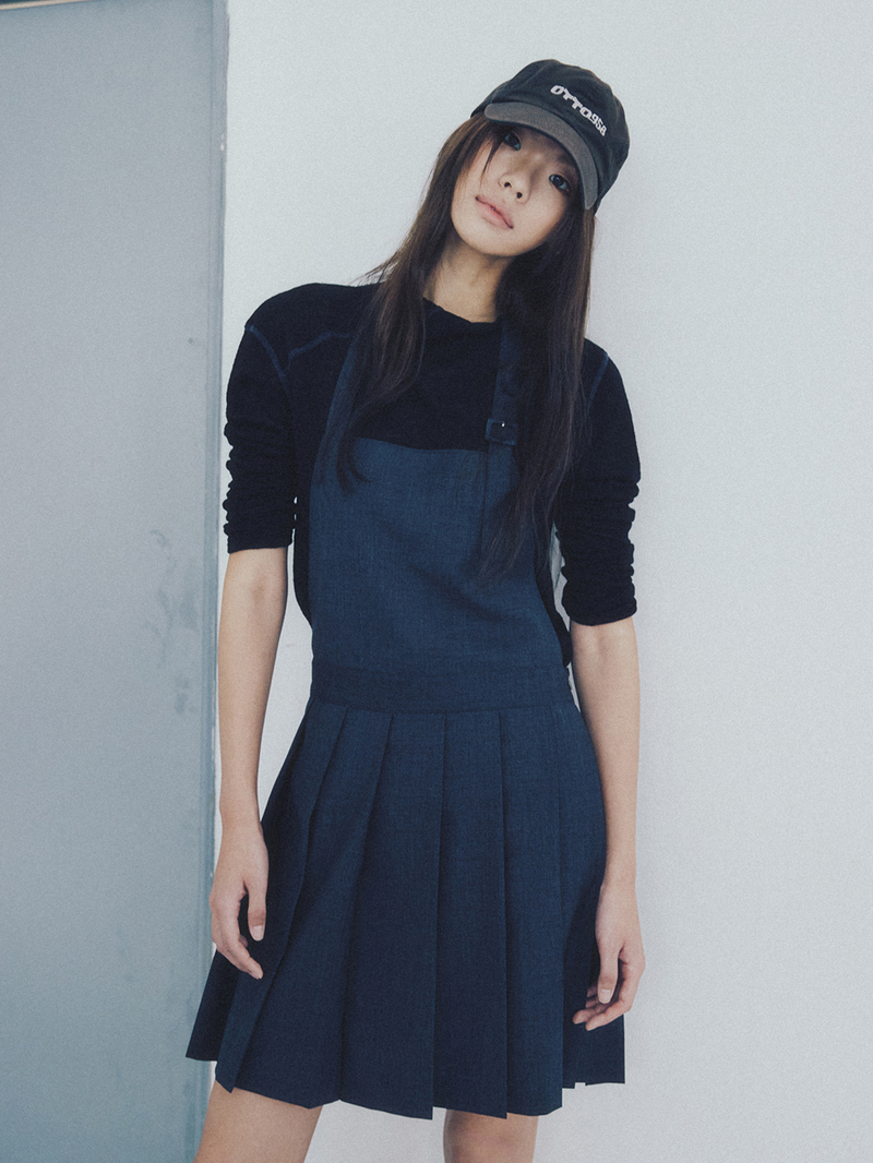 Unbalanced Stitch Turtleneck Tee Black