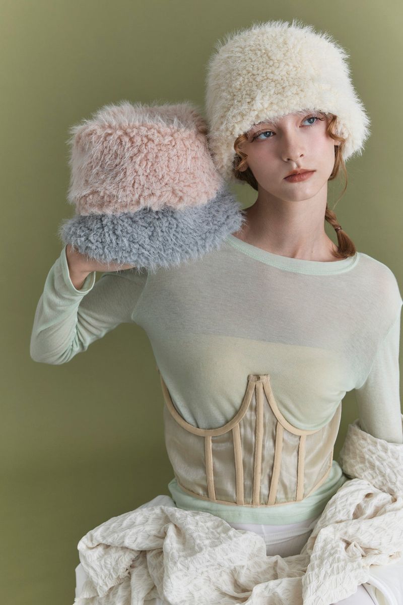 MEATEL HAT IN CREAM WING