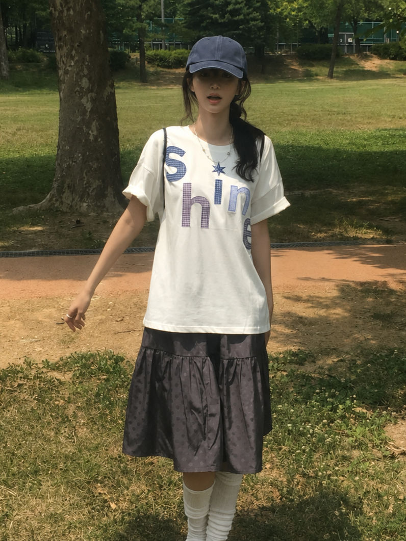 UPDRAFT（アップドラフト）の「オーバーサイズシャインアップリケTシャツ [ワイン]（トップス）」