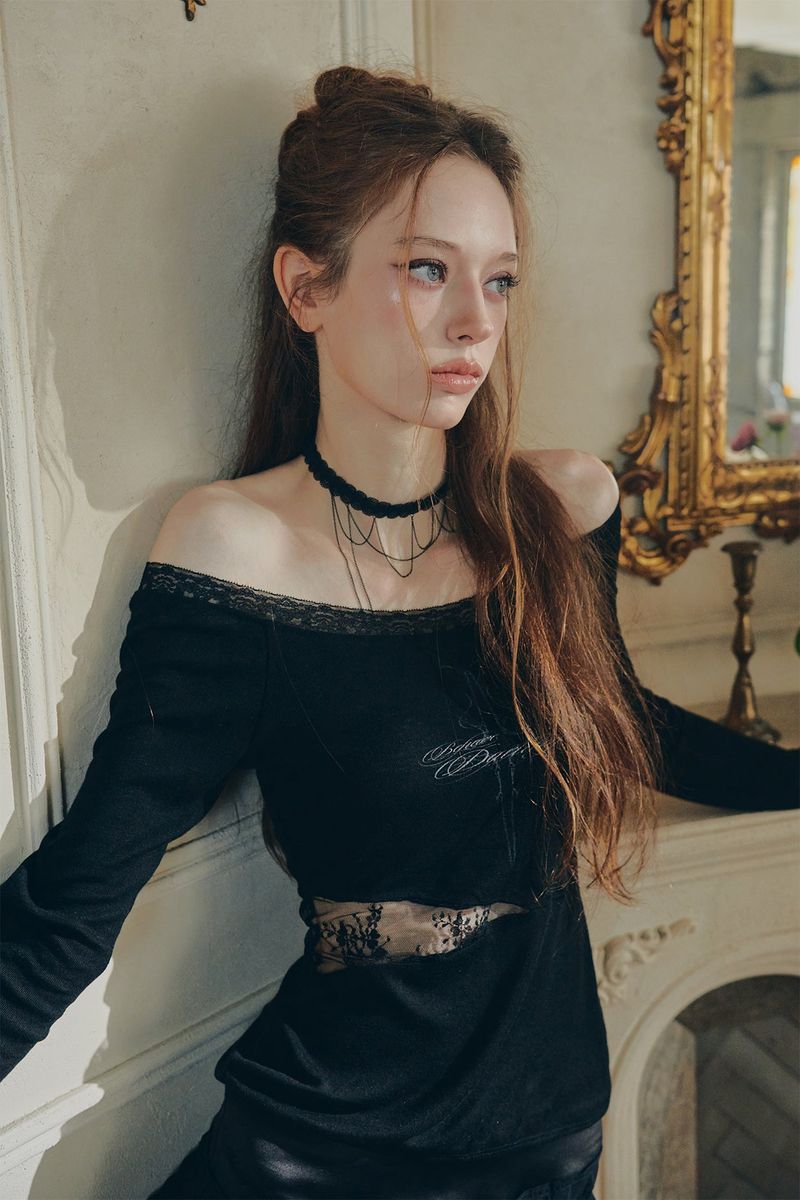 LACE BOATNECK TOP black