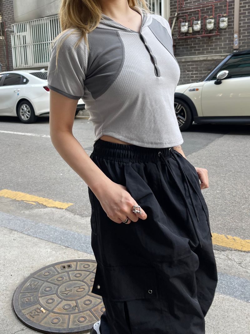 color matching button crop sleeve hoodie