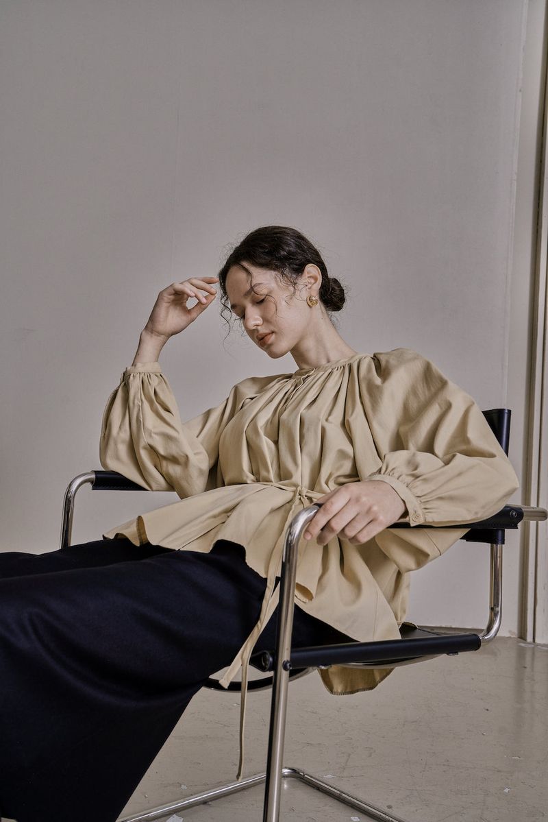 SHIRRING PUFF BLOUSE_BEIGE